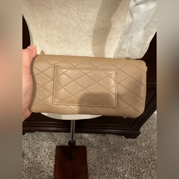 💥💥💥SOLD💥💥💥Yves Saint Laurent Beige Quilted Clutch with Gold Chain - Picture 13 of 15